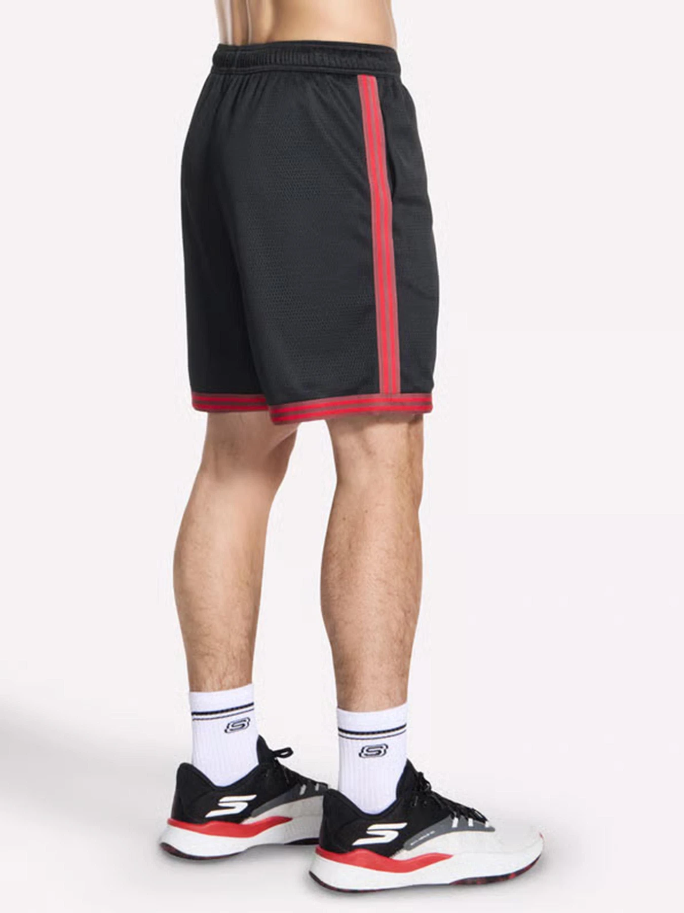 Шорты Skechers SKECHERS STREET BASKETBALL 8” модель SH137 BLK Шорты Skechers SKECHERS STREET BASKETBALL 8” модель SH137 BLK Фото