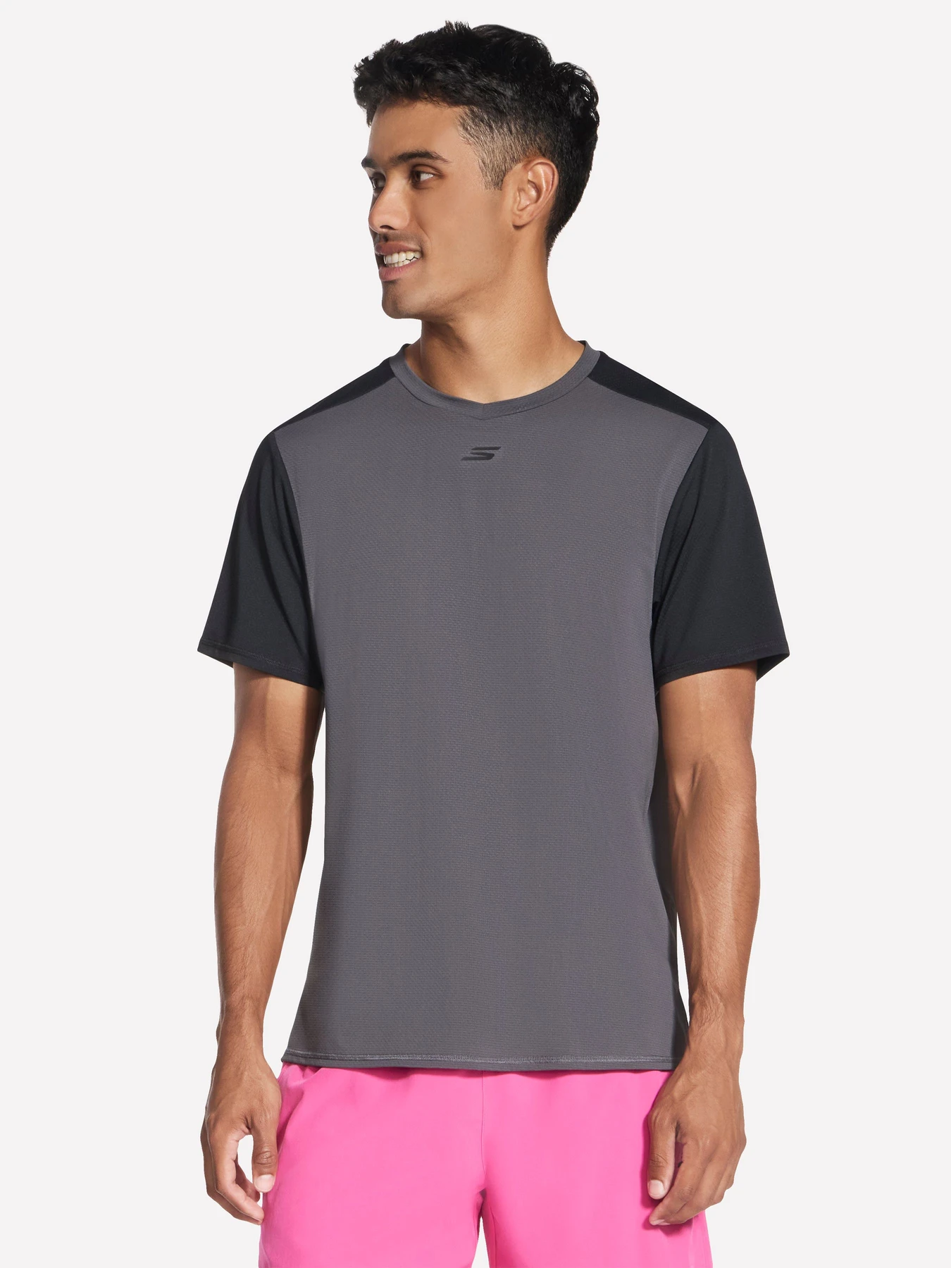 Футболки и поло Skechers SKECHERS PACE TEE модель TS313 BKCC Футболки и поло Skechers SKECHERS PACE TEE модель TS313 BKCC Фото