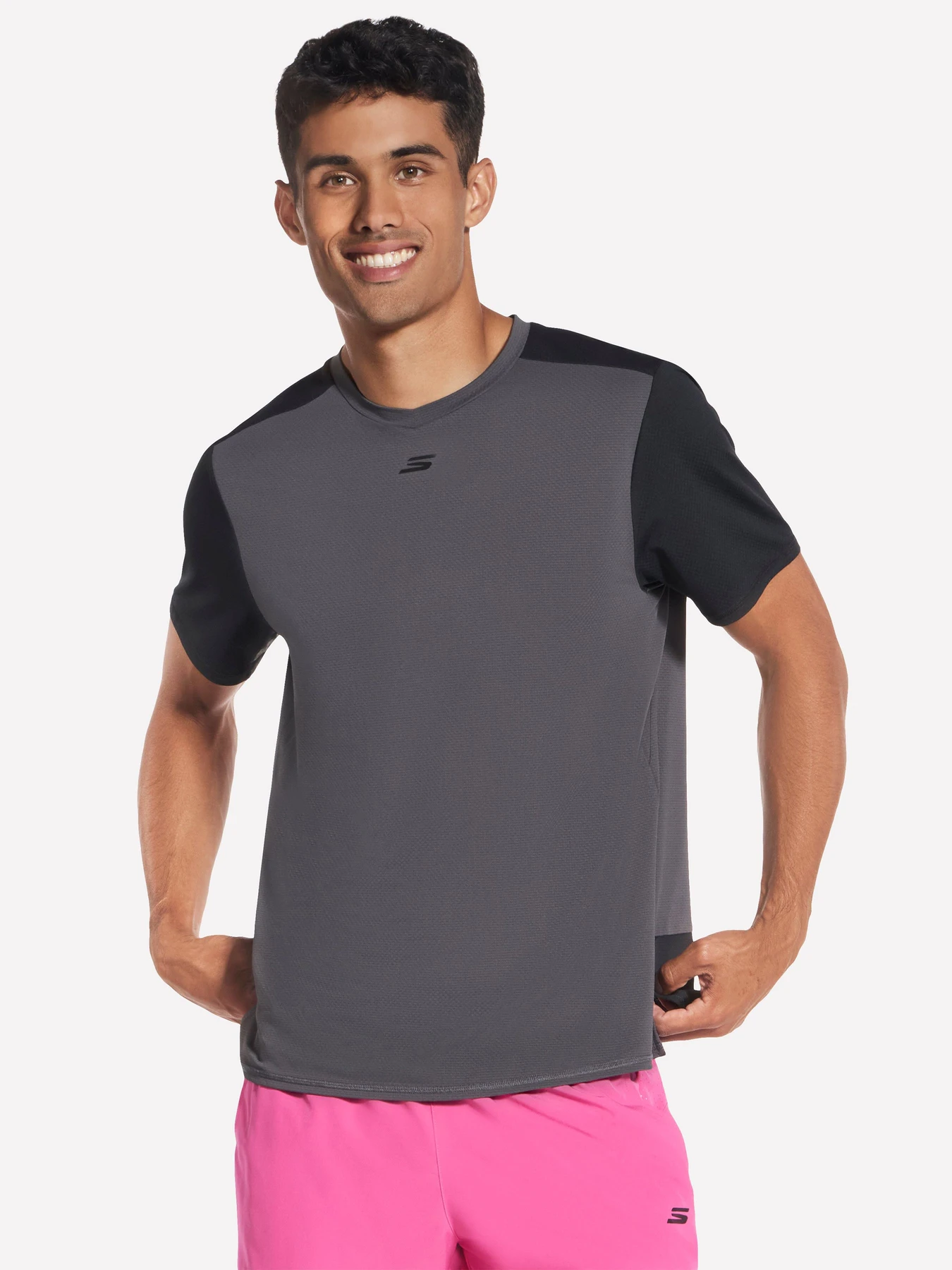 Футболки и поло Skechers SKECHERS PACE TEE модель TS313 BKCC Футболки и поло Skechers SKECHERS PACE TEE модель TS313 BKCC Фото