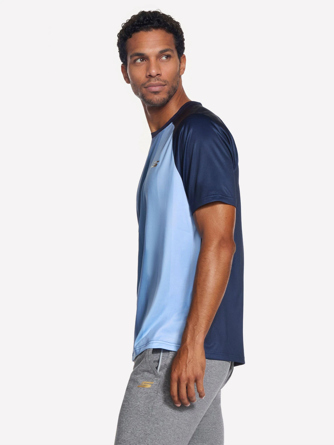 Футболки и поло Skechers HARRY KANE SHIFT TEE модель TS345HK NVY Футболки и поло Skechers HARRY KANE SHIFT TEE модель TS345HK NVY Фото
