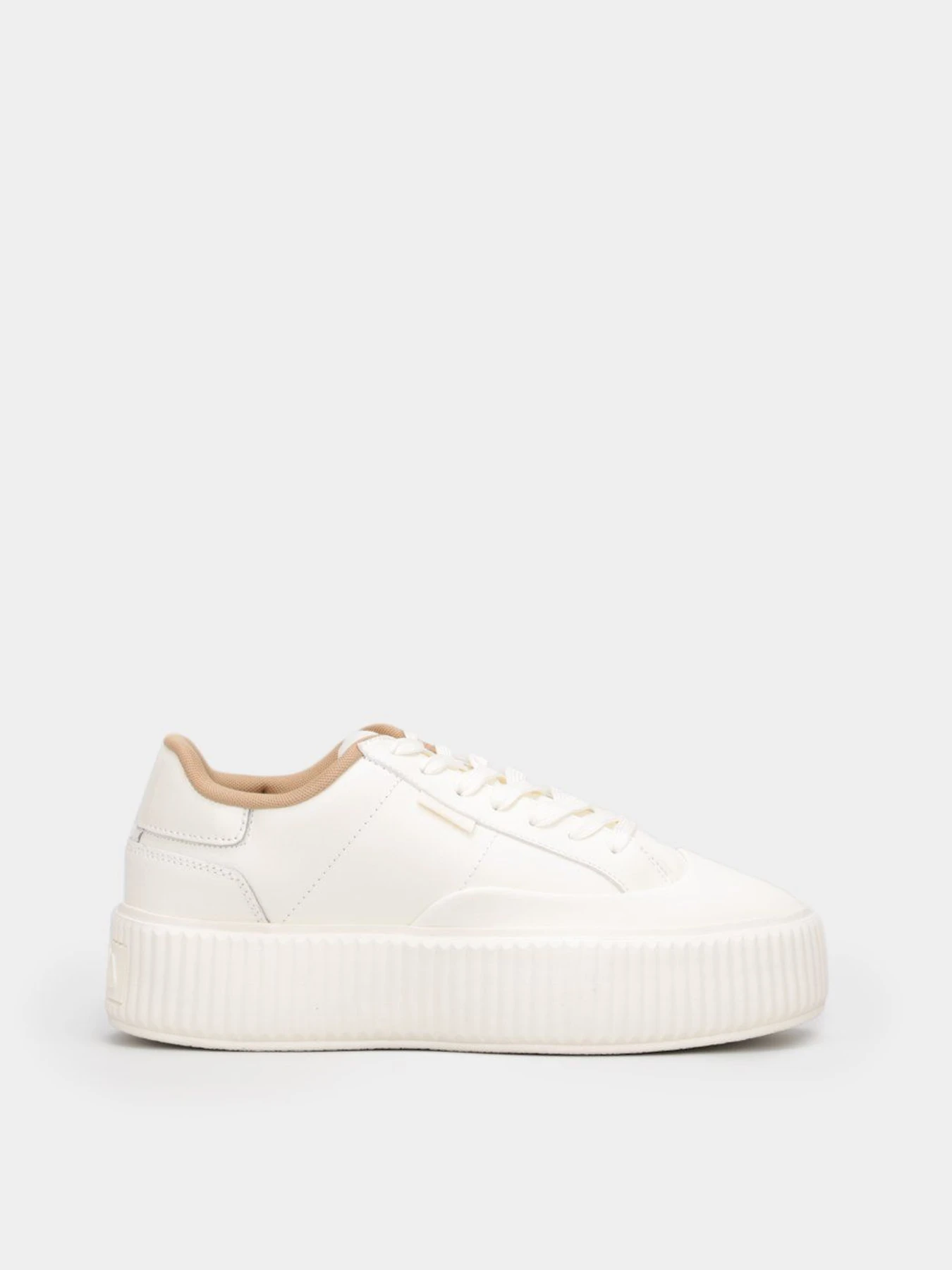 Кроссовки FILA Sandblast Oversole модель 5CM01621-156 Кроссовки FILA Sandblast Oversole модель 5CM01621-156 Фото