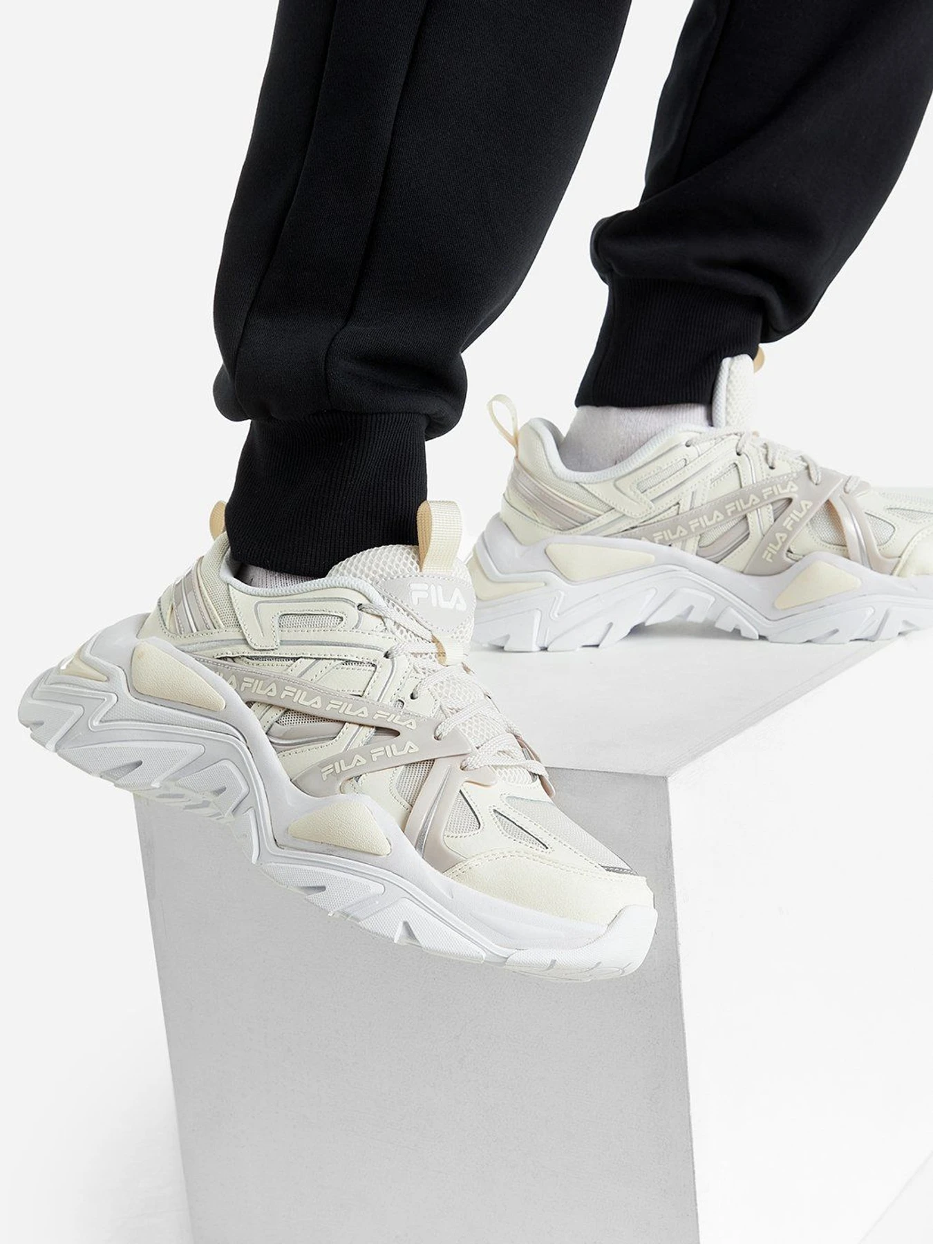 Кроссовки FILA Electrove модель 5RM01744-101 Кроссовки FILA Electrove модель 5RM01744-101 Фото
