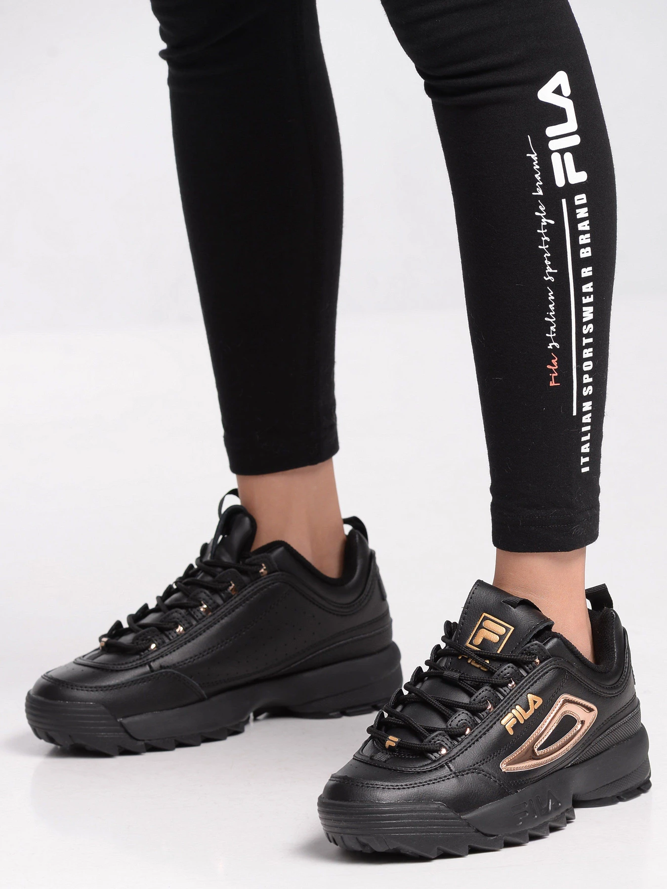Кроссовки FILA Disruptor II Metallic Accent модель 5FM00702-040 Кроссовки FILA Disruptor II Metallic Accent модель 5FM00702-040 Фото
