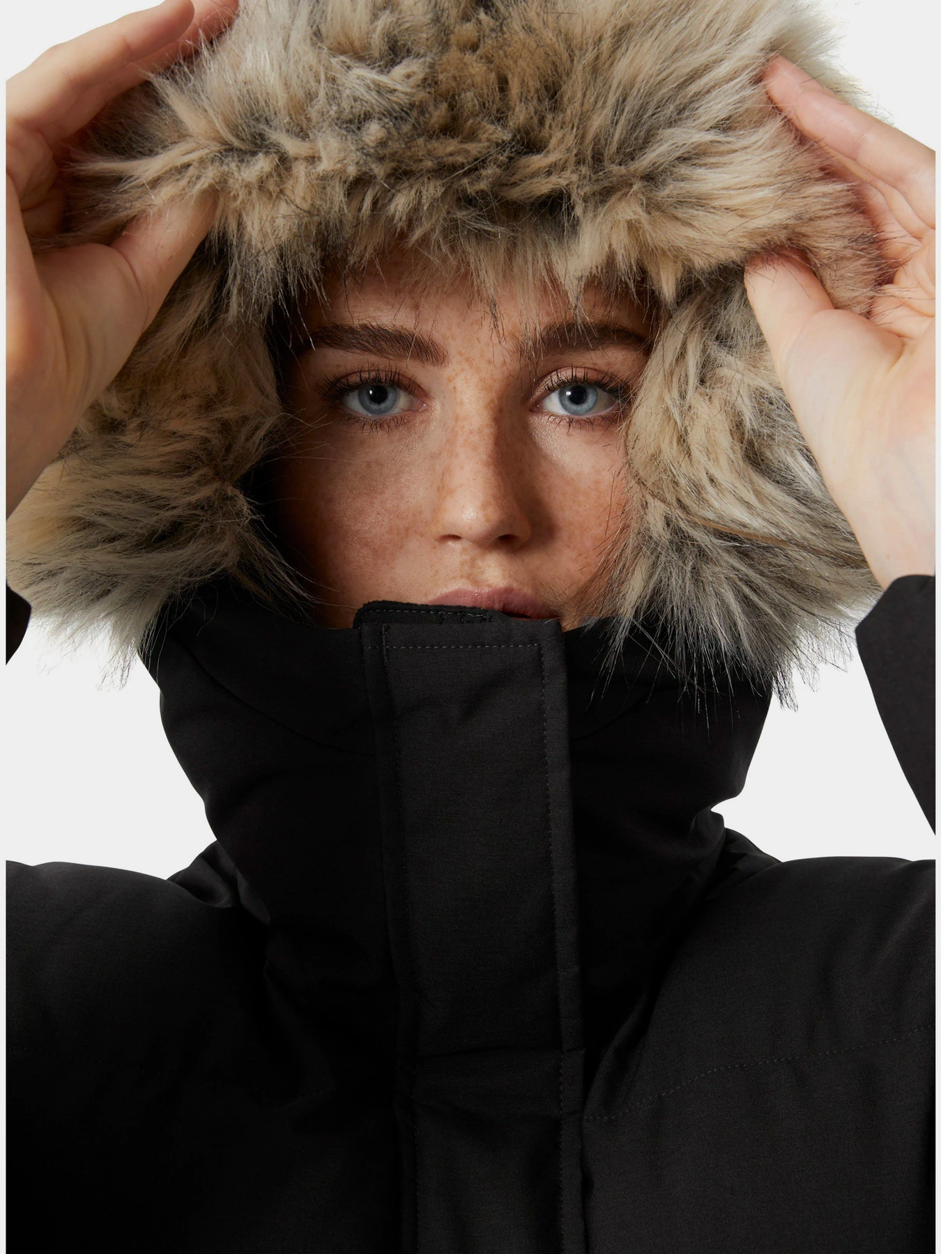 Куртки и дубленки Helly Hansen BLOSSOM PUFFY PARKA модель 53624-990 Куртки и дубленки Helly Hansen BLOSSOM PUFFY PARKA модель 53624-990 Фото