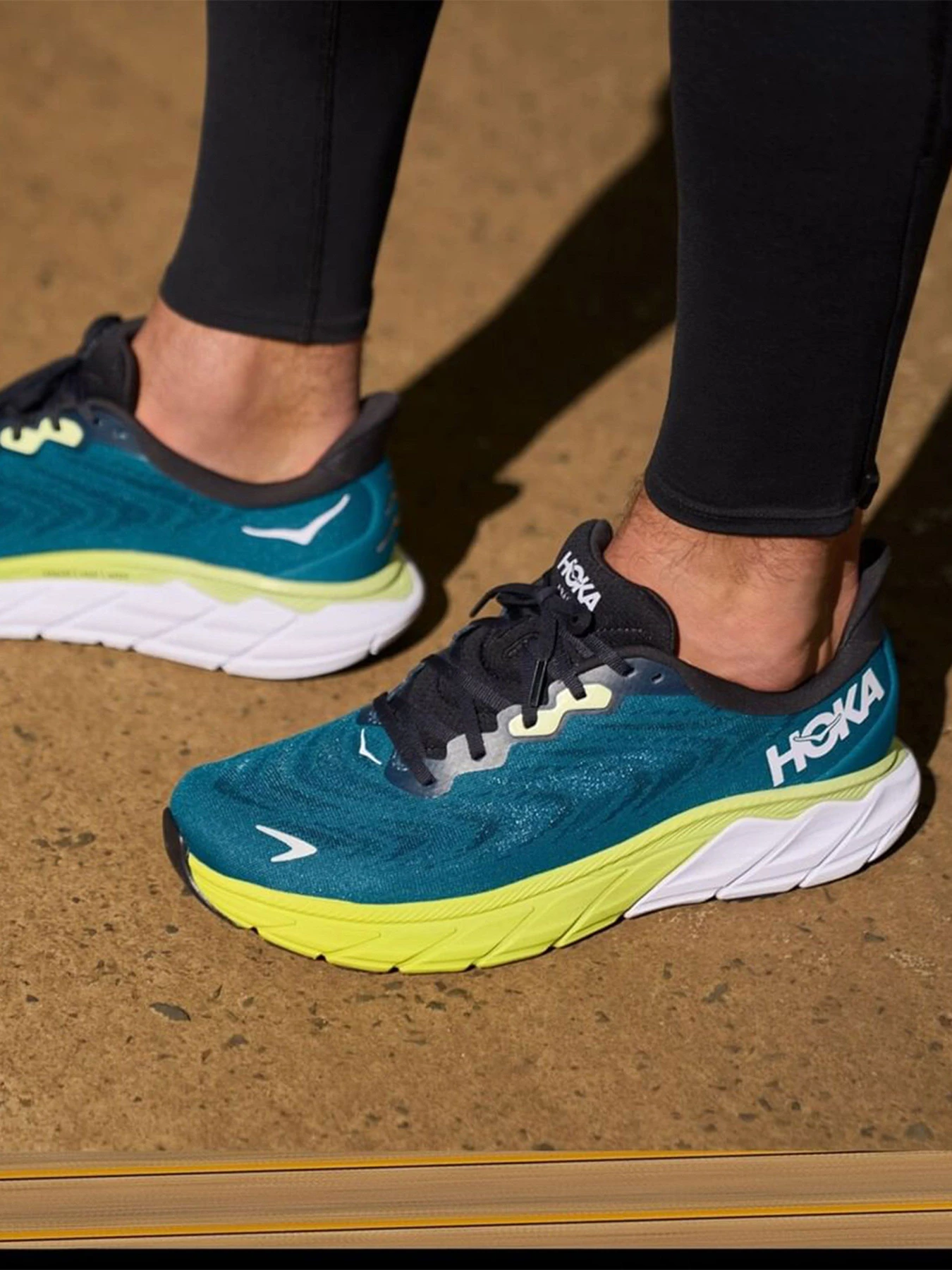 Кроссовки HOKA Arahi 6 модель 1123194-BGBCR Кроссовки HOKA Arahi 6 модель 1123194-BGBCR Фото
