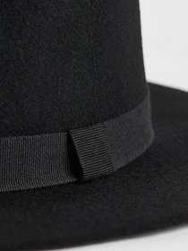 Шапки и кепки H&M модель 0793193_чорний Фото