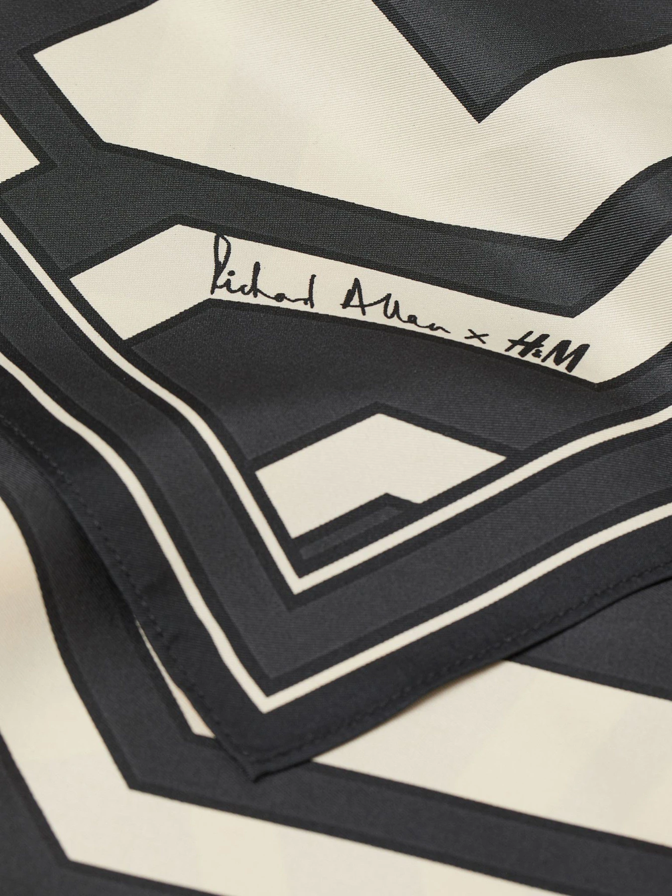 Шарфы и платки H&M модель 0817192_комб. Шарфы и платки H&M модель 0817192_комб. Фото