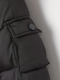 Куртки та дублянки H&M модель 0762618_чорний Фото