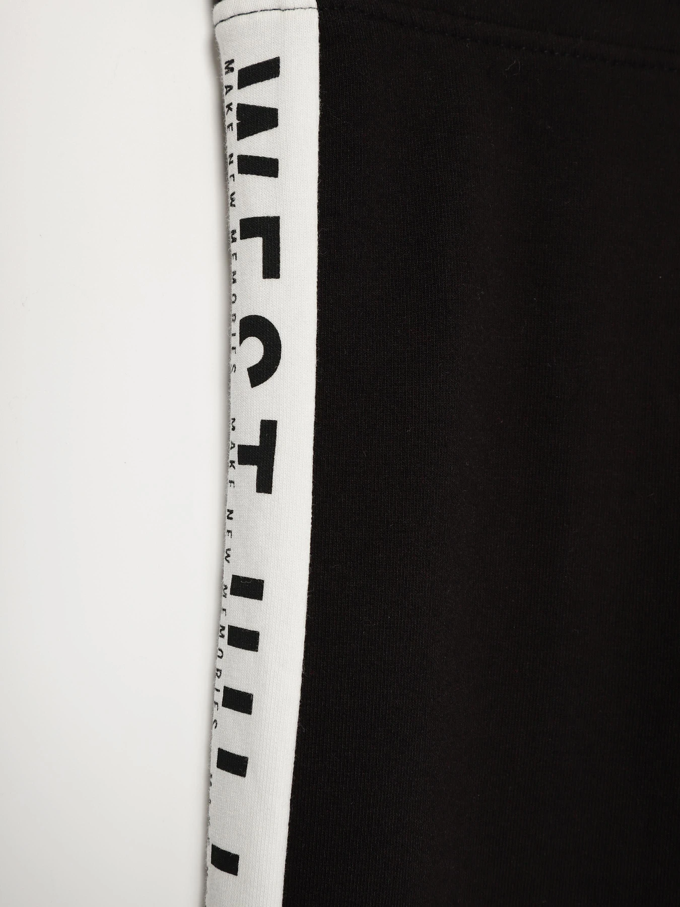 Брюки H&M модель 0865977_чорний з білим Брюки H&M модель 0865977_чорний з білим Фото