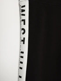 Брюки H&M модель 0865977_чорний з білим Фото