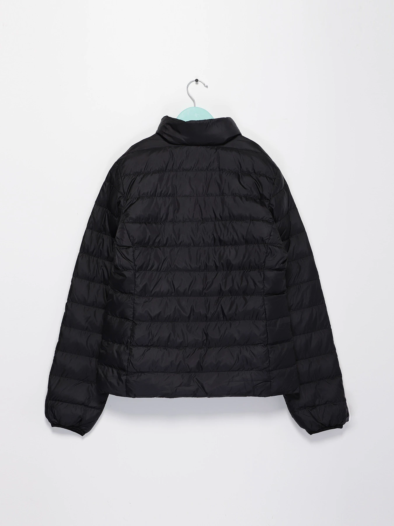 Куртки и дубленки H&M модель 07650461_чорний Куртки и дубленки H&M модель 07650461_чорний Фото