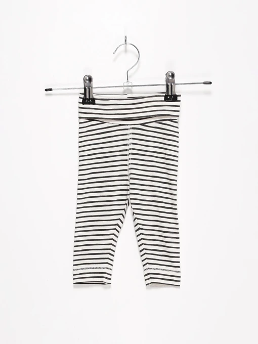 Брюки H&M модель 036934535_білий з чорним Фото