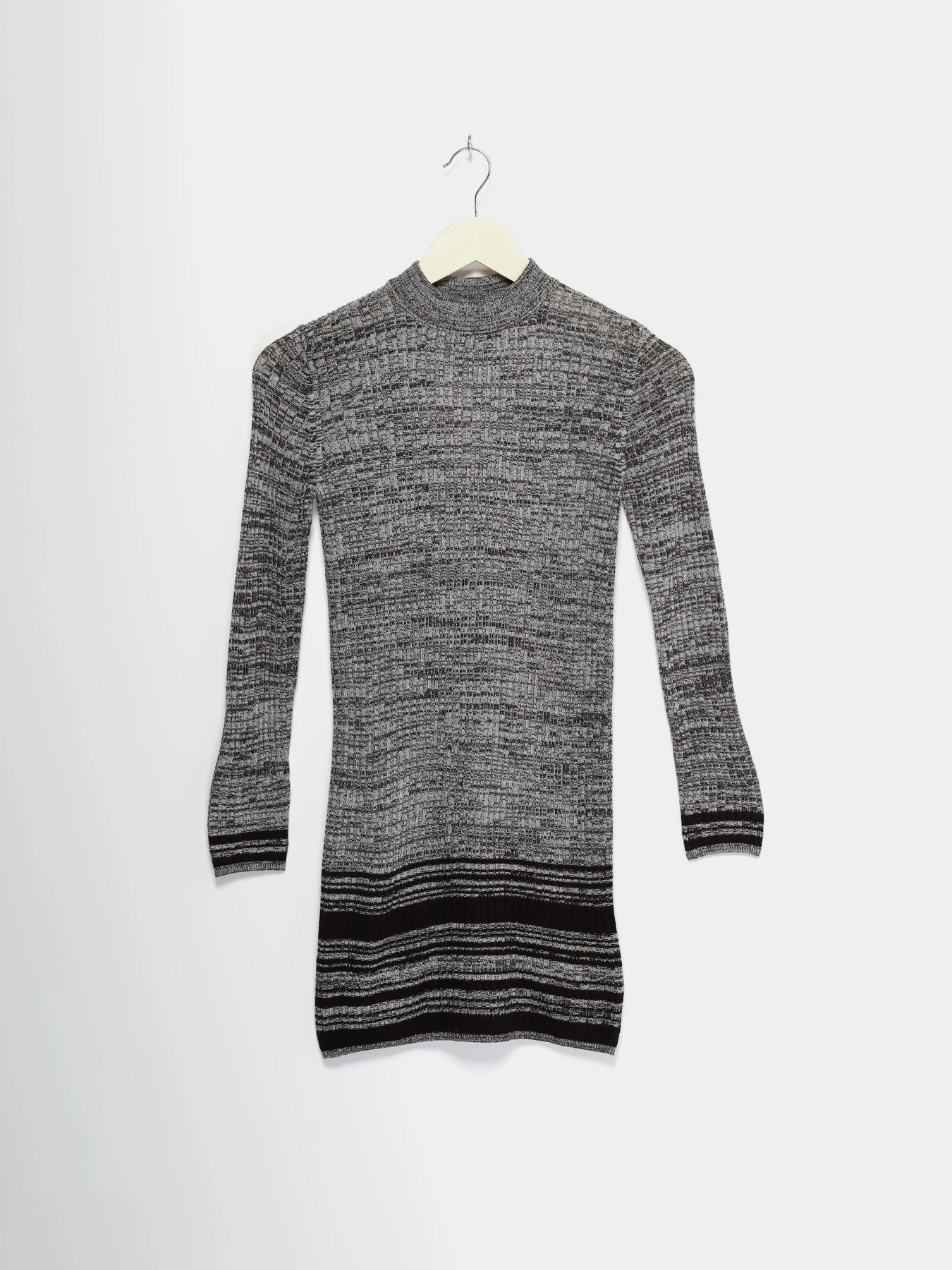 Платья H&M модель 0411701_сірий комб. Фото