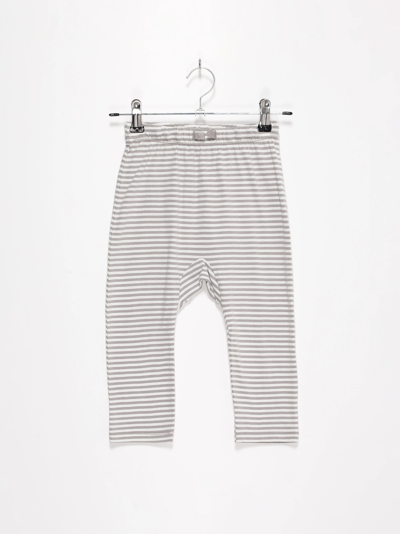 Брюки H&M модель 0706073_сірий з білим Брюки H&M модель 0706073_сірий з білим Фото