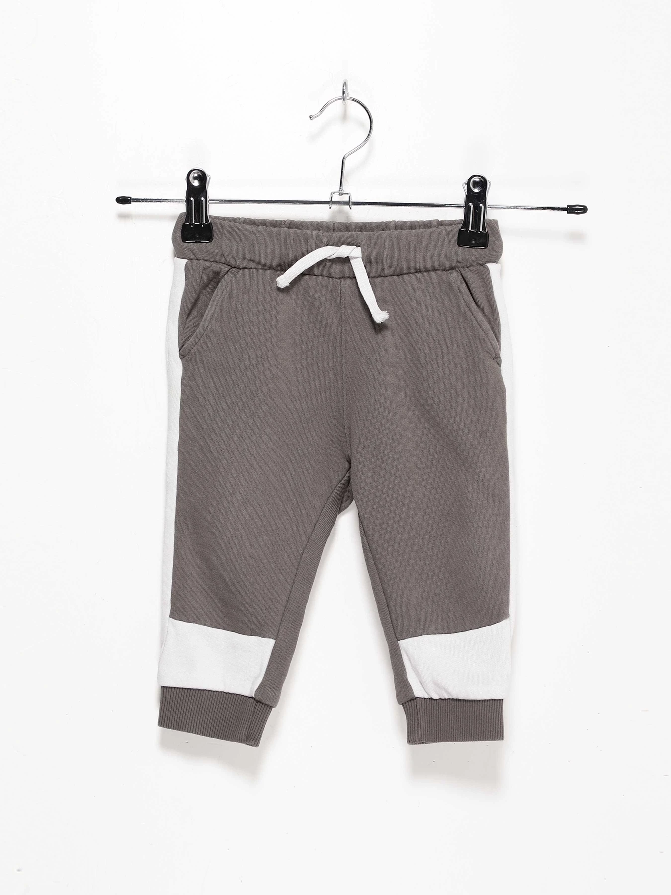 Брюки H&M модель 0743910_сірий з білим Фото