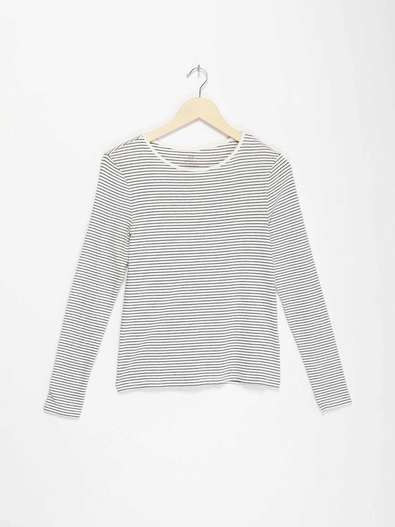 Худи и свитшоты H&M модель 07601431_білий з чорним Худи и свитшоты H&M модель 07601431_білий з чорним Фото