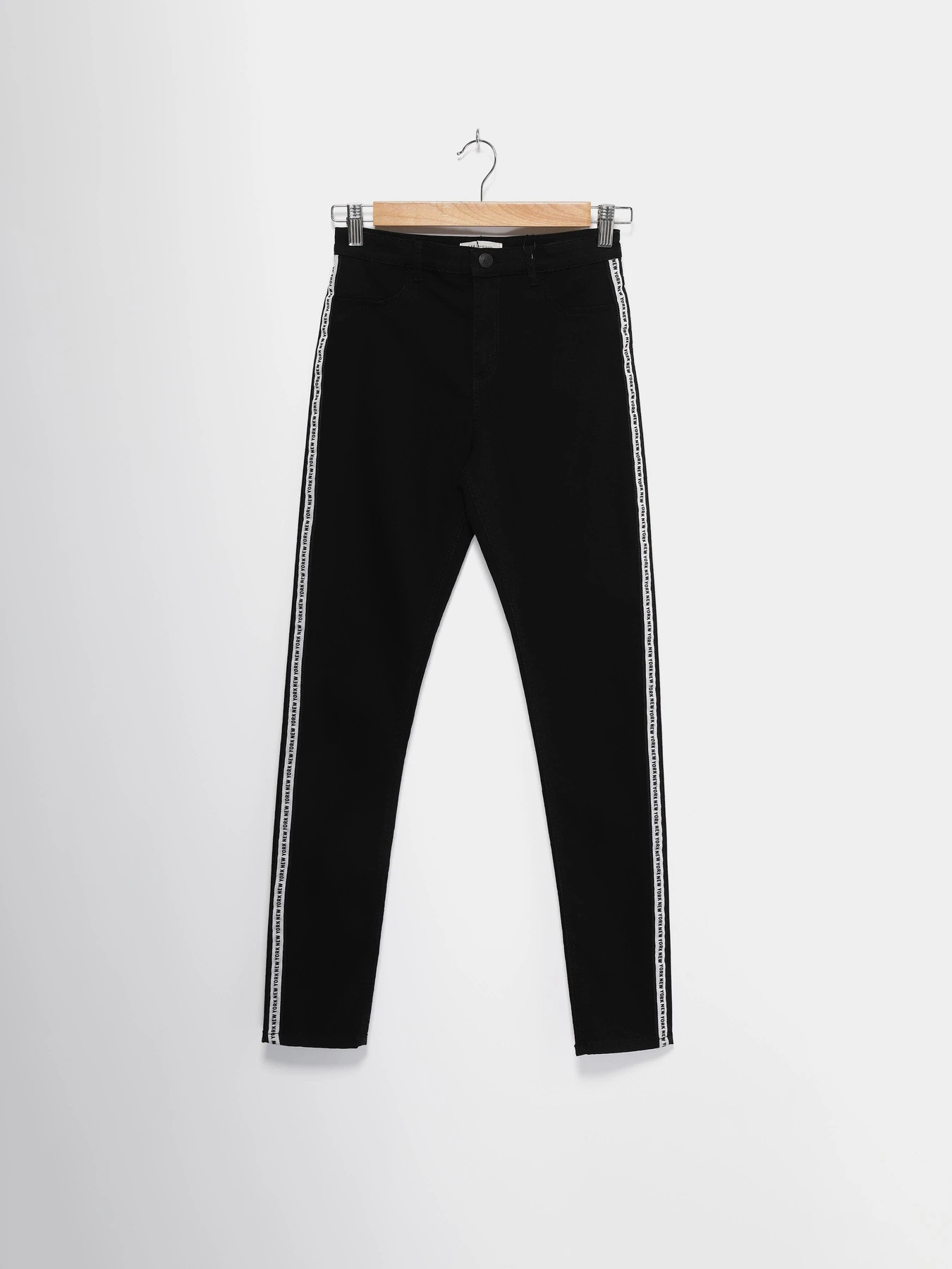 Брюки H&M модель 07723441_чорний з білим Фото