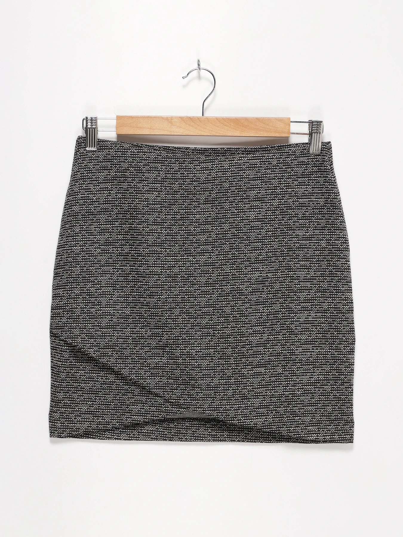 Юбки H&M модель 0424930_чорний комб. Фото