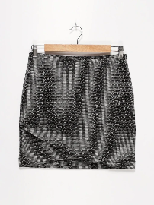 Юбки H&M модель 0424930_чорний комб. Фото