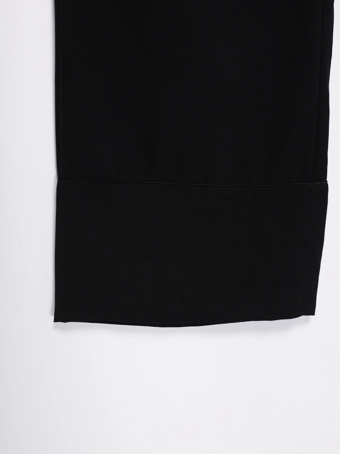 Брюки H&M модель 0438083_чорний Брюки H&M модель 0438083_чорний Фото