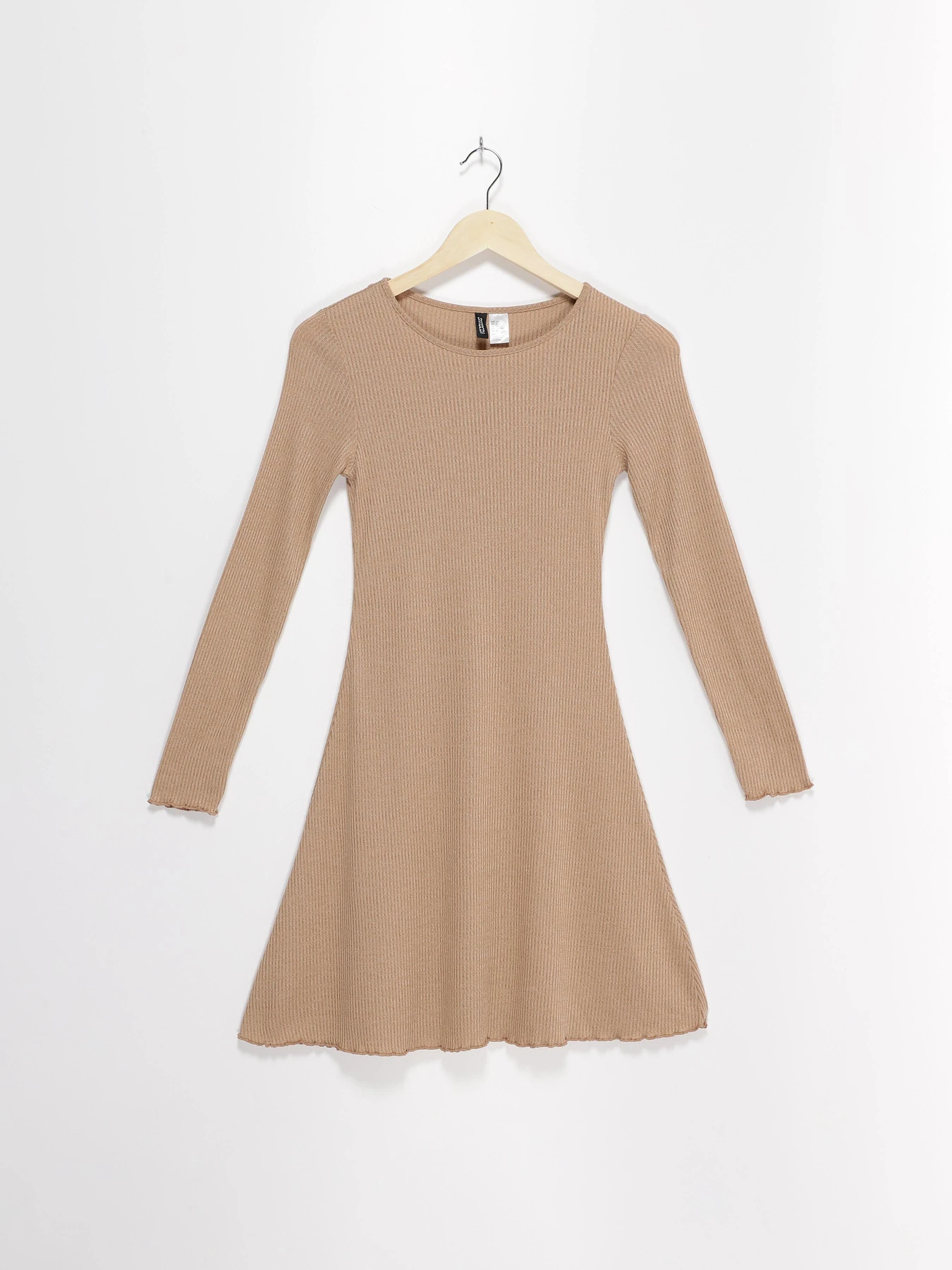 Платья H&M модель 0465117_бежевий Платья H&M модель 0465117_бежевий Фото