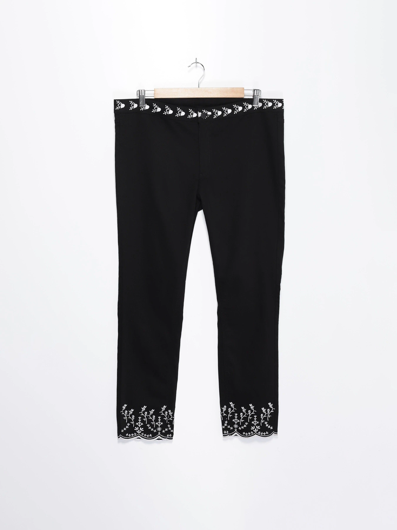 Брюки H&M модель 0476558_чорний з білим Фото