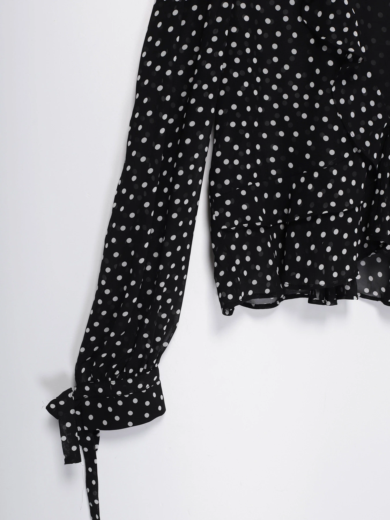 Рубашки H&M модель 0496411_чорний з білим Фото
