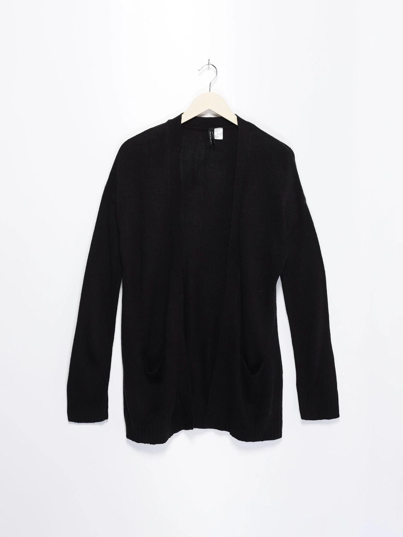 Свитры и кардиганы H&M модель 0519588_чорний Свитры и кардиганы H&M модель 0519588_чорний Фото