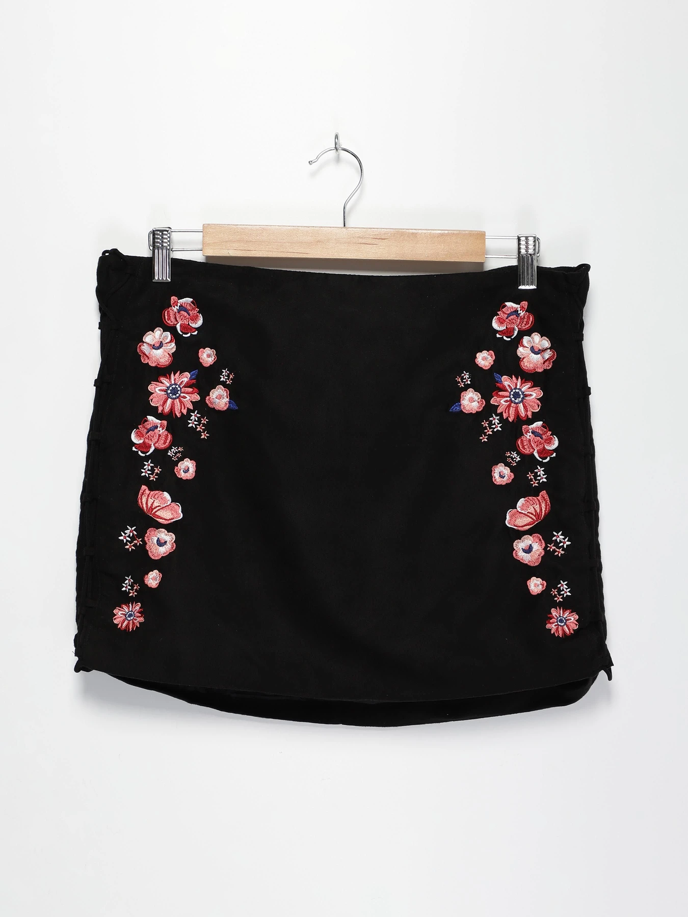 Юбки H&M модель 0576416_чорний комб. Юбки H&M модель 0576416_чорний комб. Фото