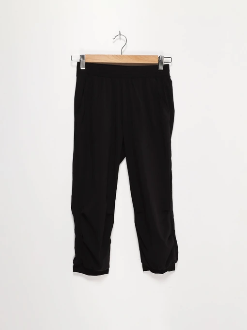 Брюки H&M модель 0582256_чорний Фото
