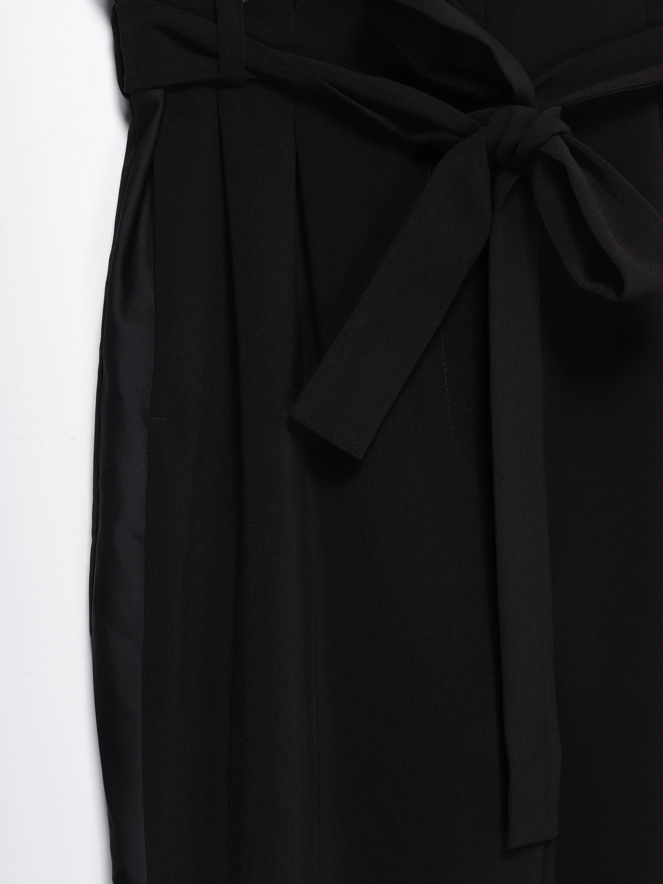 Брюки H&M модель 0590208_чорний Брюки H&M модель 0590208_чорний Фото