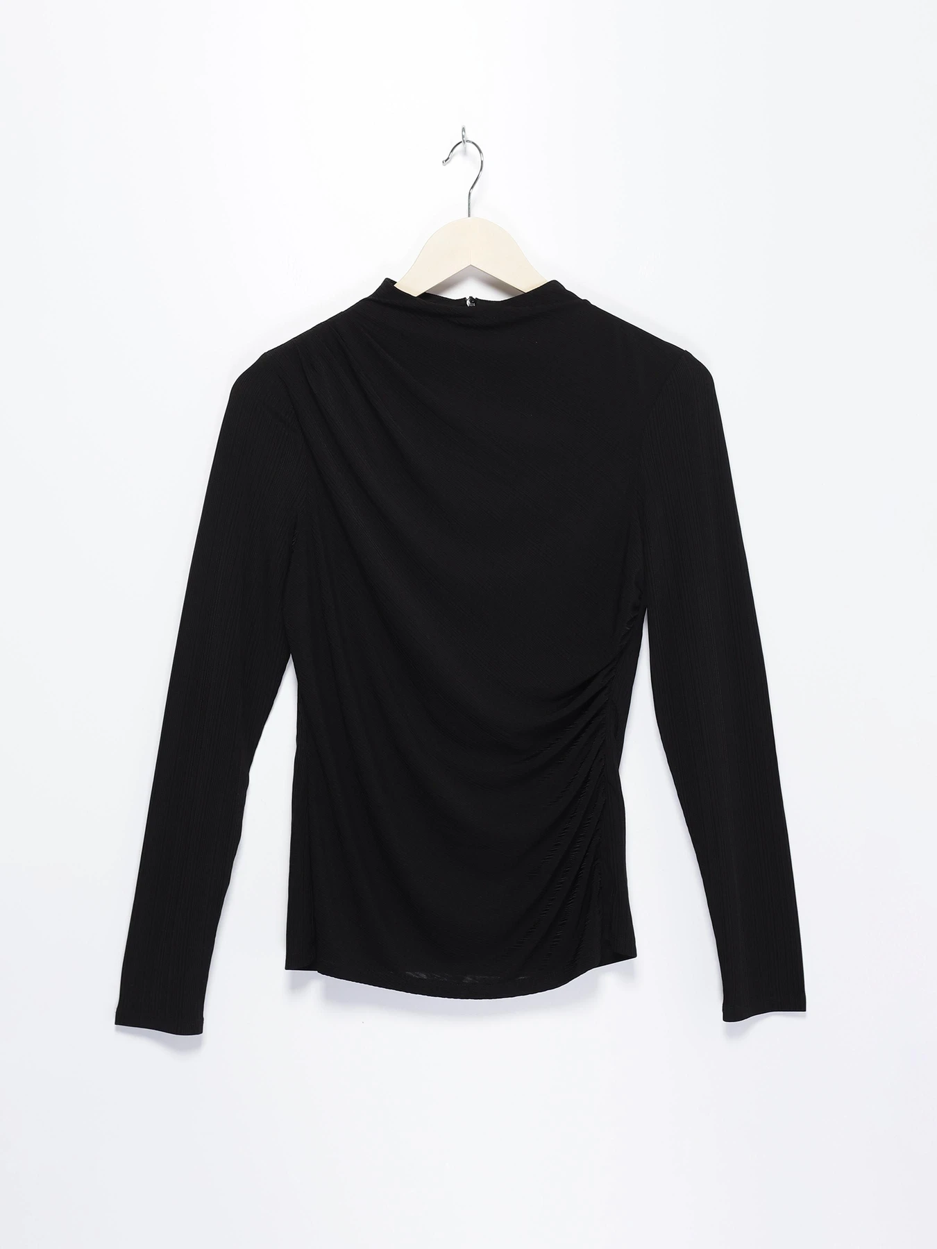 Худи и свитшоты H&M модель 0594626_чорний Худи и свитшоты H&M модель 0594626_чорний Фото