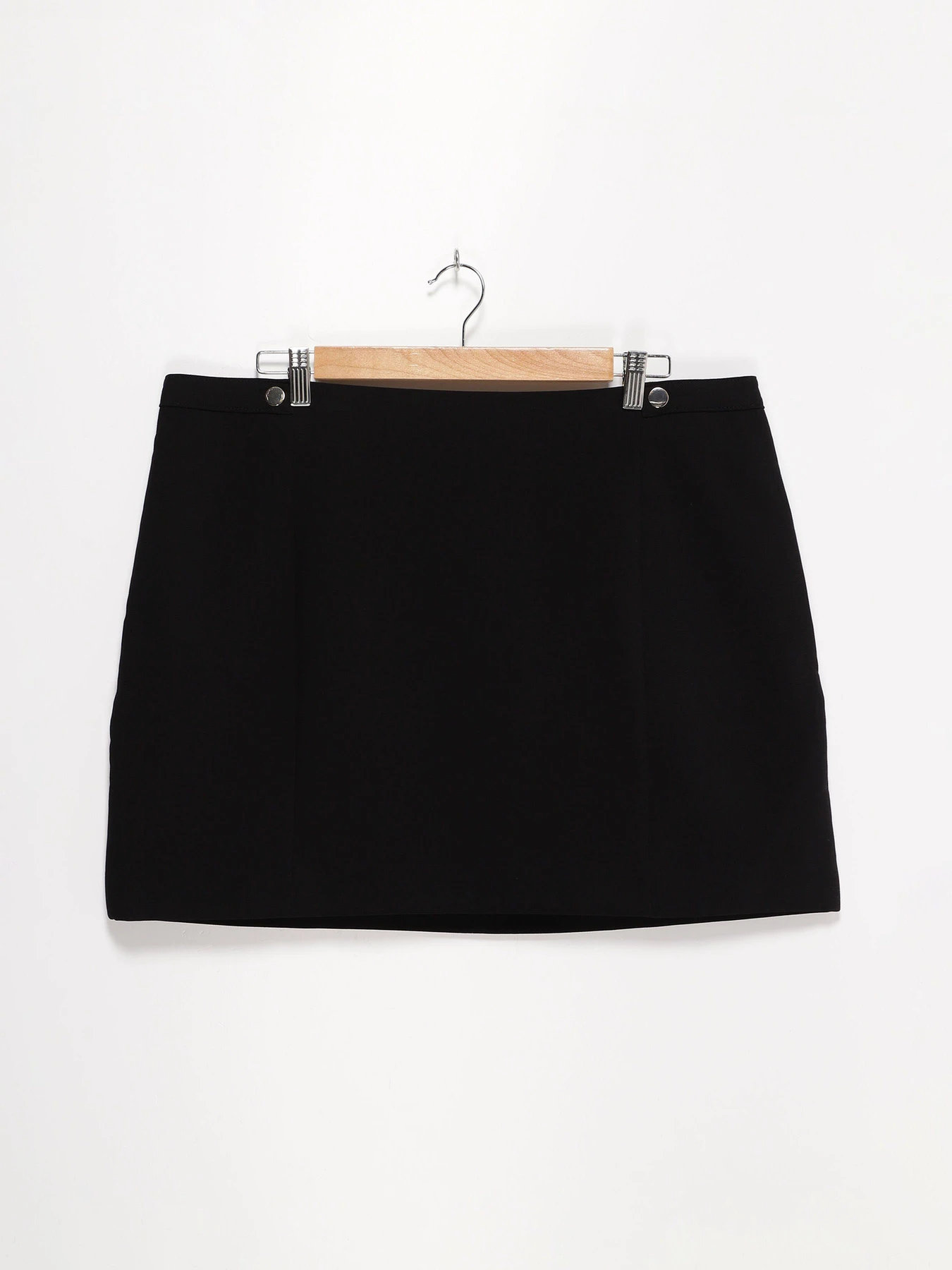 Юбки H&M модель 0625342_чорний Юбки H&M модель 0625342_чорний Фото