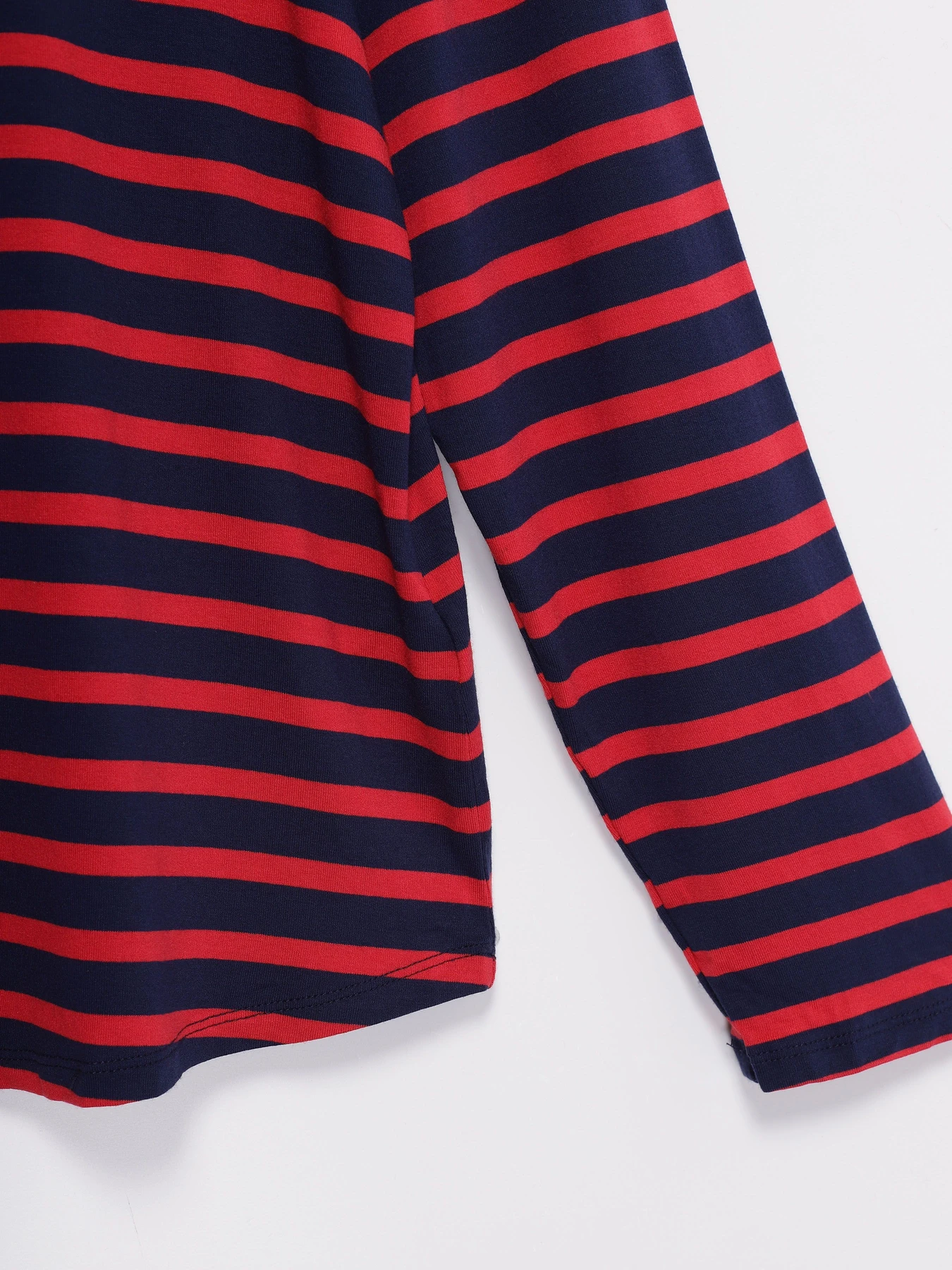 Худі та світшоти H&M модель 0636721_т.синій з червоним Худі та світшоти H&M модель 0636721_т.синій з червоним Фото