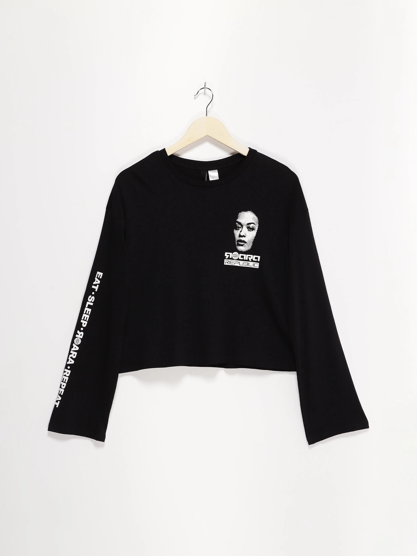 Худі та світшоти H&M модель 0636768_чорний Худі та світшоти H&M модель 0636768_чорний Фото