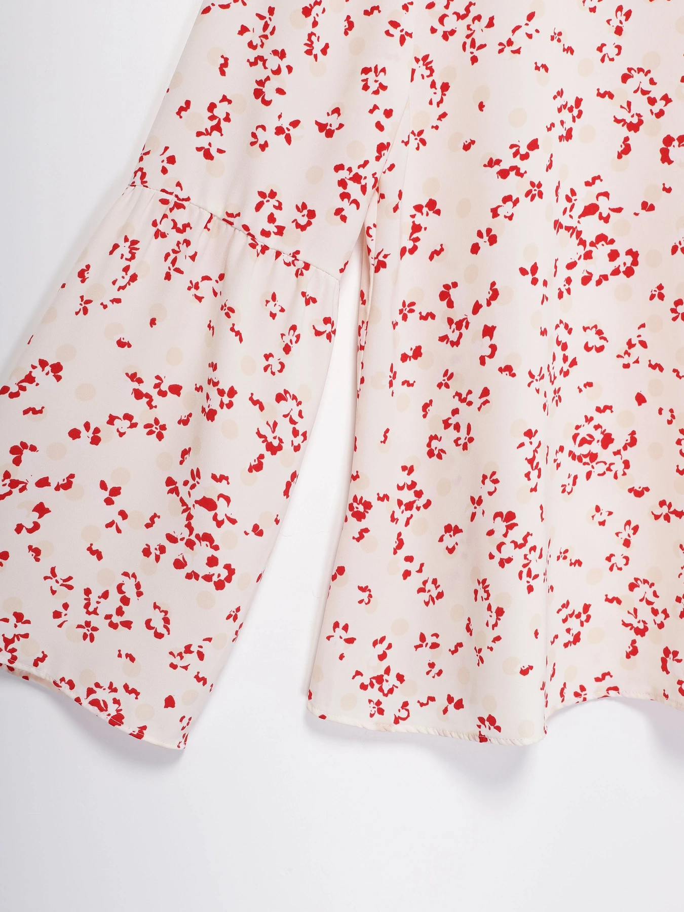Рубашки H&M модель 0687304_молочний з червоним Рубашки H&M модель 0687304_молочний з червоним Фото