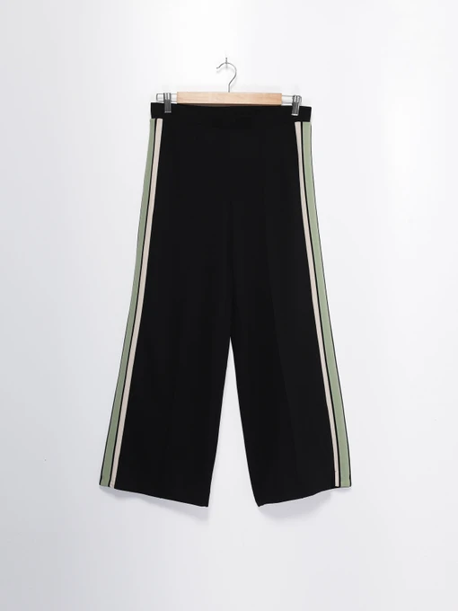 Брюки H&M модель 0687852_чорний з с.зеленим Фото