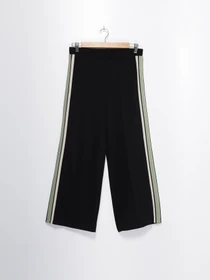 Брюки H&M модель 0687852_чорний з с.зеленим Фото