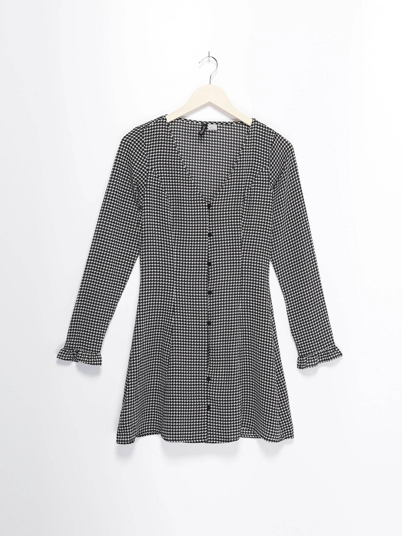 Платья H&M модель 0733361_чорний з білим Фото