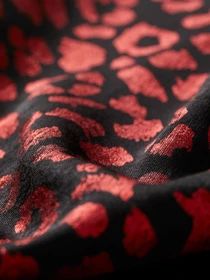 Платья H&M модель 0765210_чорний з червоним Фото
