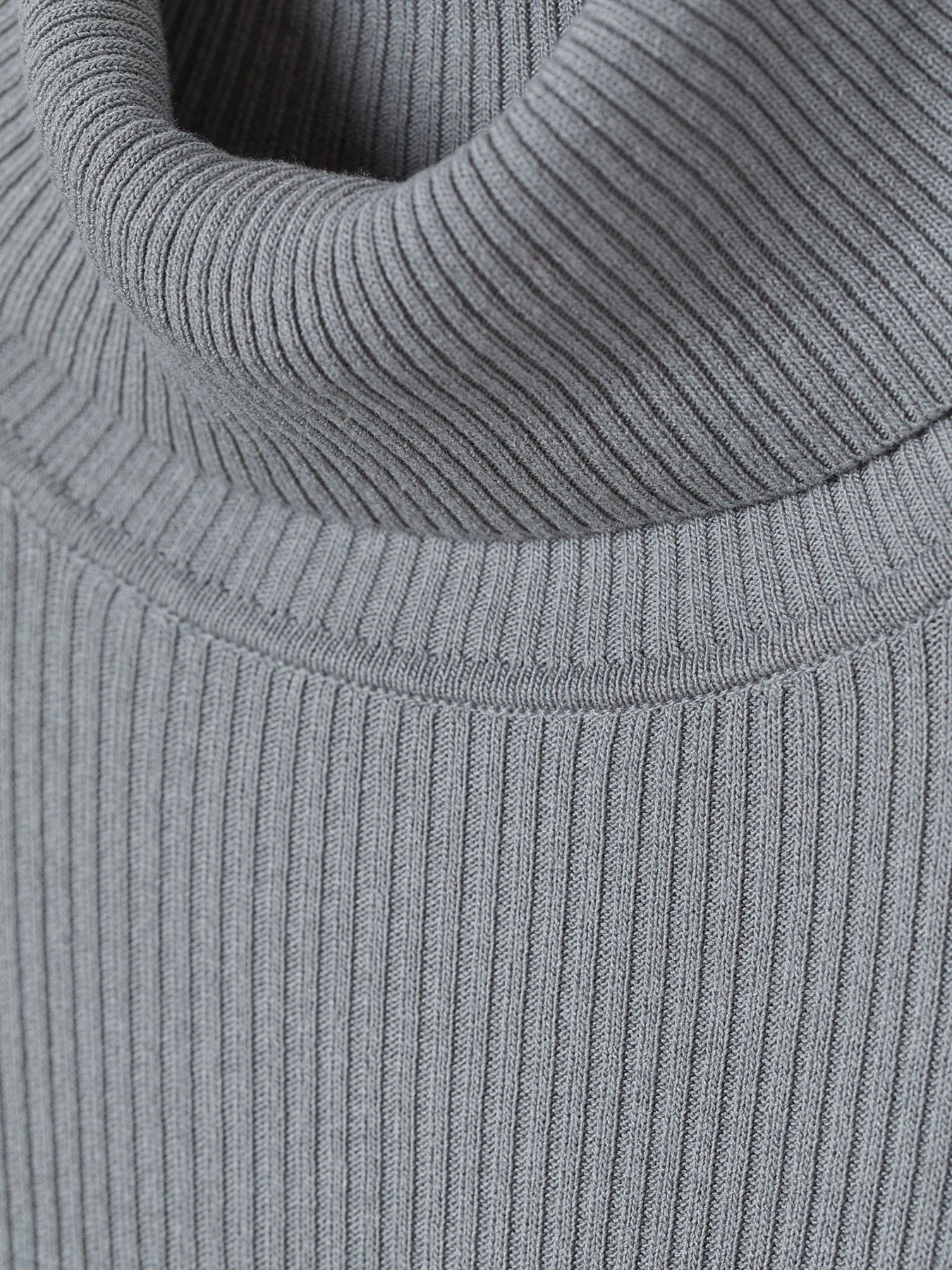 Свитры и кардиганы H&M модель 0779324_сірий Фото
