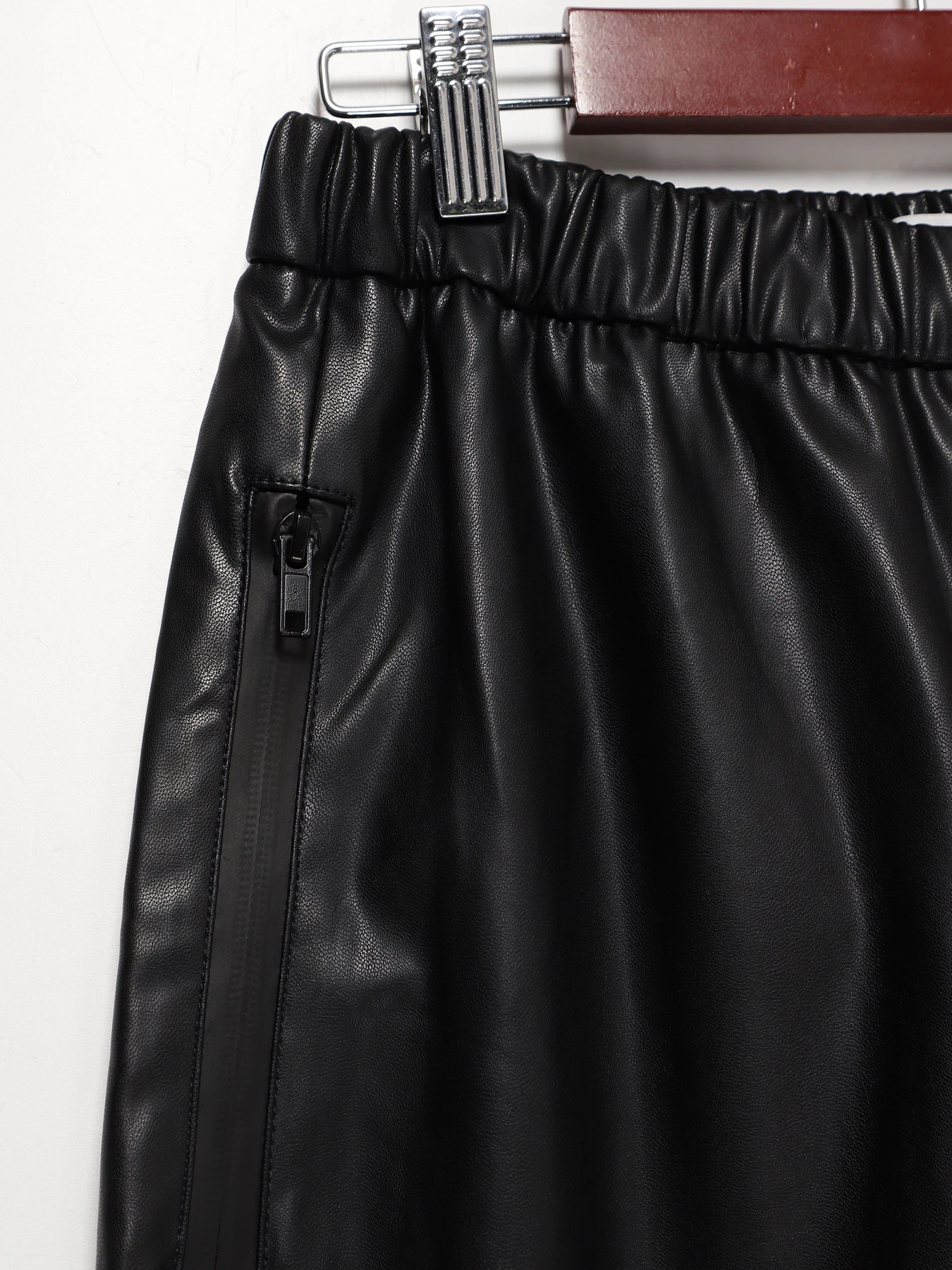Брюки H&M модель 0826313_чорний Брюки H&M модель 0826313_чорний Фото