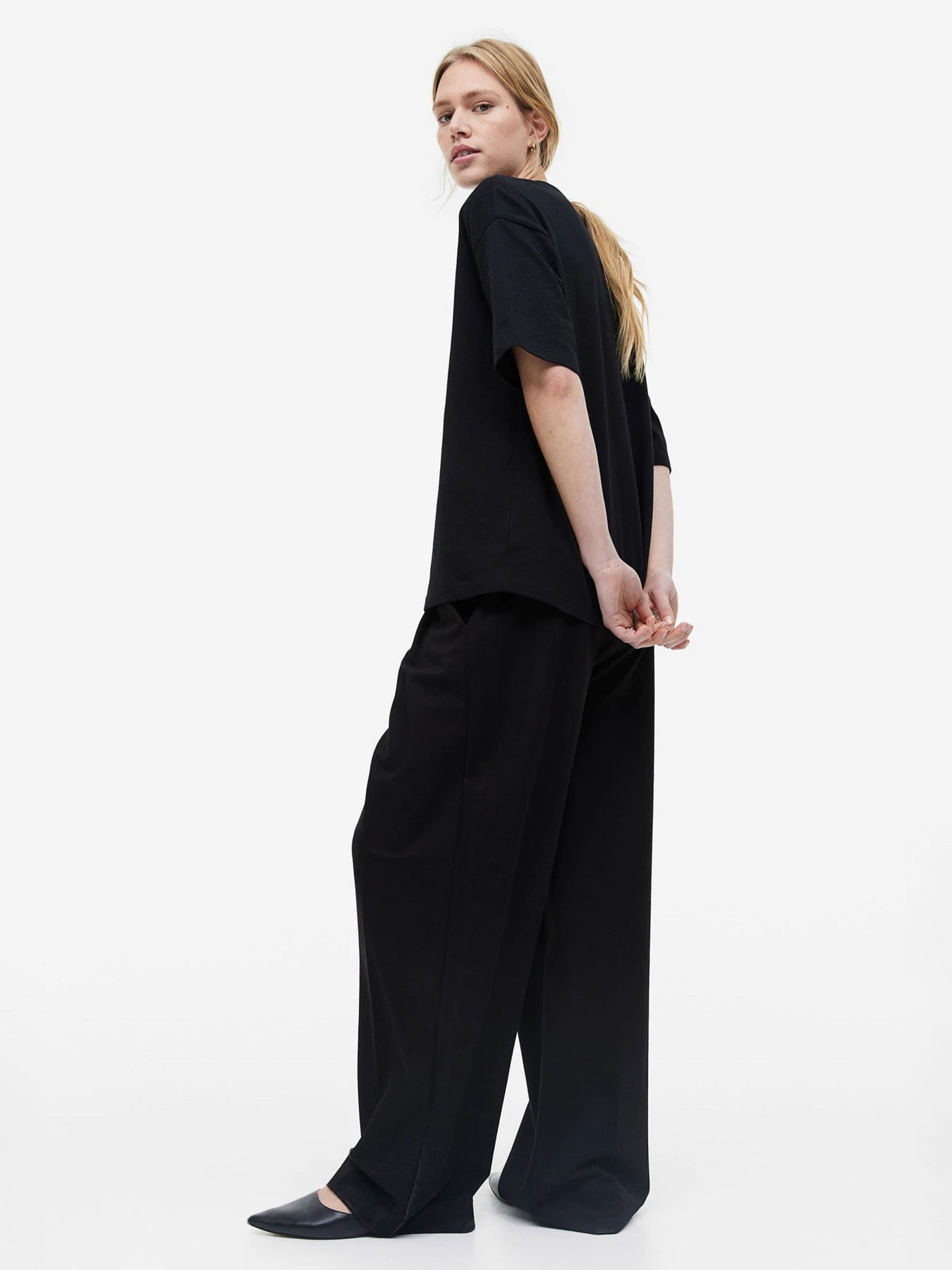 Футболки и поло H&M модель 0972246_чорний Фото