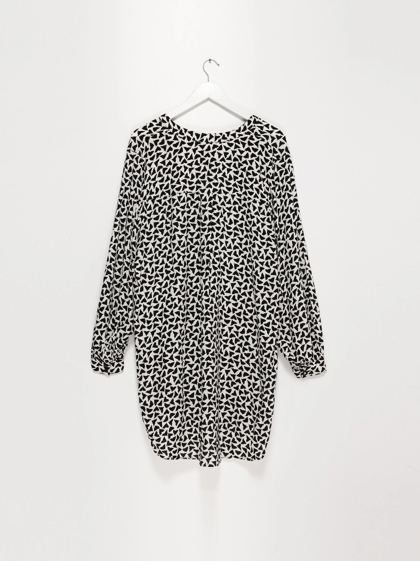 Платья H&M модель 0874587_білий з чорним Фото