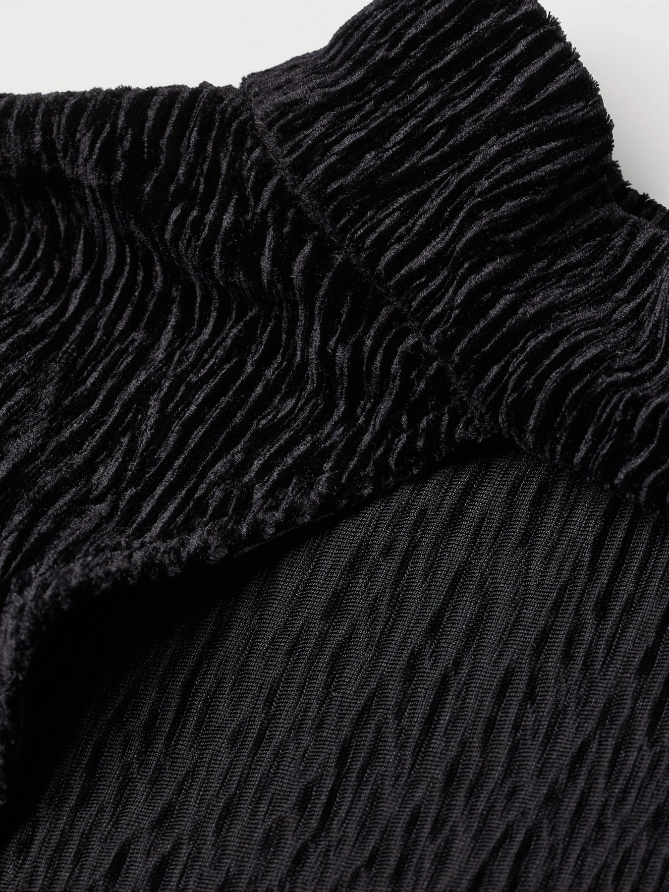 Худи и свитшоты H&M модель 0931444_чорний Худи и свитшоты H&M модель 0931444_чорний Фото