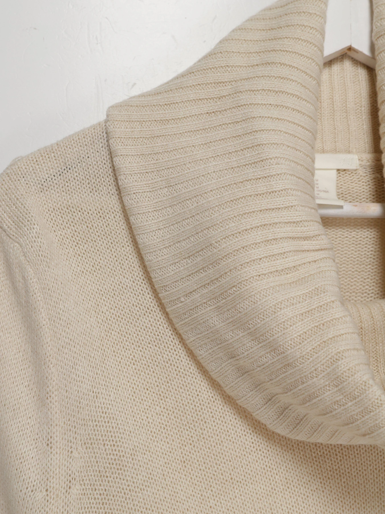 Платья H&M модель 0128942_молочний Фото