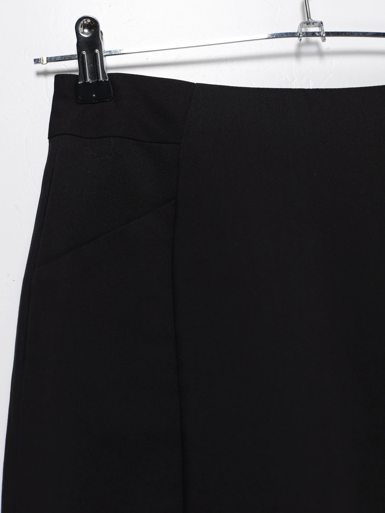 Юбки H&M модель 0175371_чорний Юбки H&M модель 0175371_чорний Фото