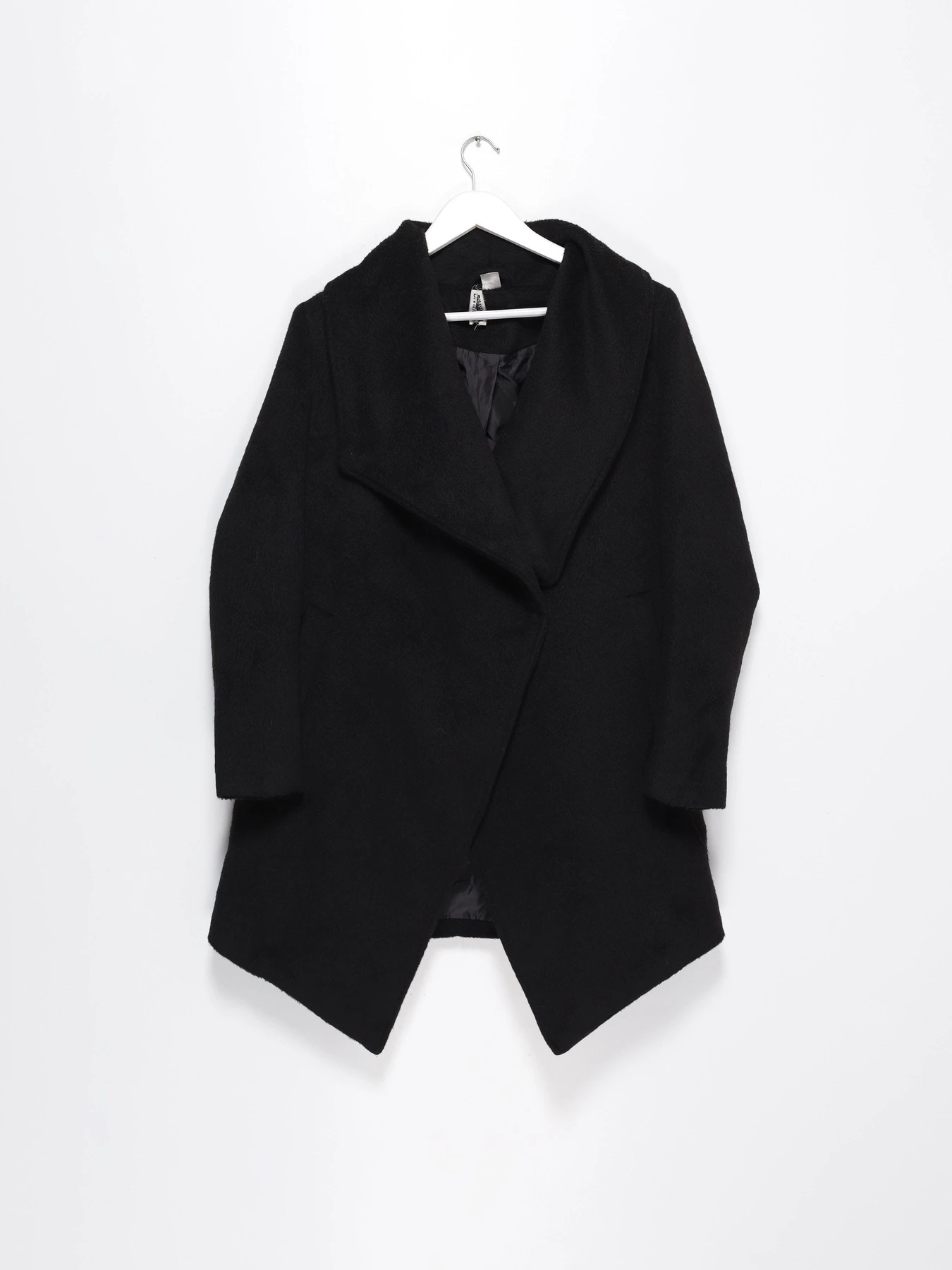 Пальта та плащі H&M модель 0300908_чорний Фото