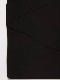 Юбки H&M модель 0393108_чорний Фото