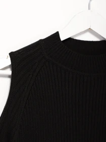 Светри та кардигани H&M модель 0411850_чорний Фото